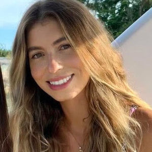 Meet your Posher, Isabele